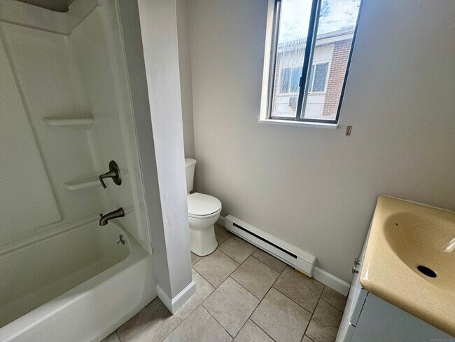 Building Photo - 70 Weber St