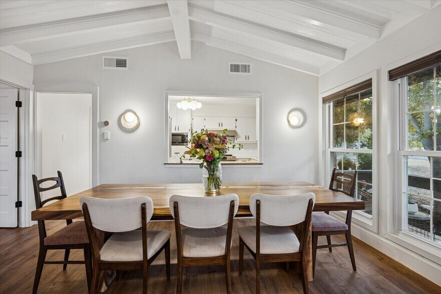 Building Photo - 6407 Lynn Ln