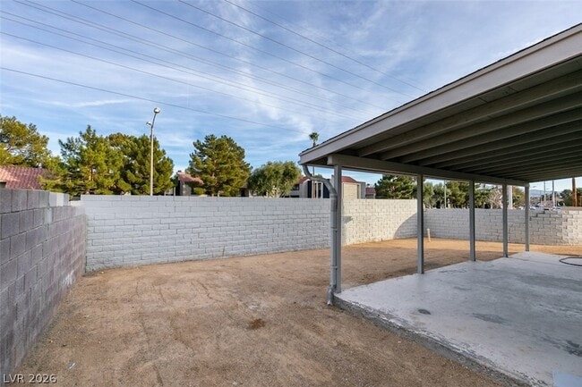 Building Photo - 2340 Belvedere Dr