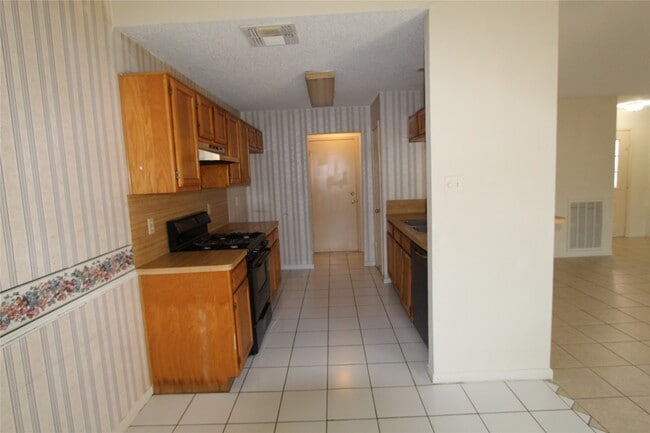 Building Photo - 2823 Chimneystone Cir