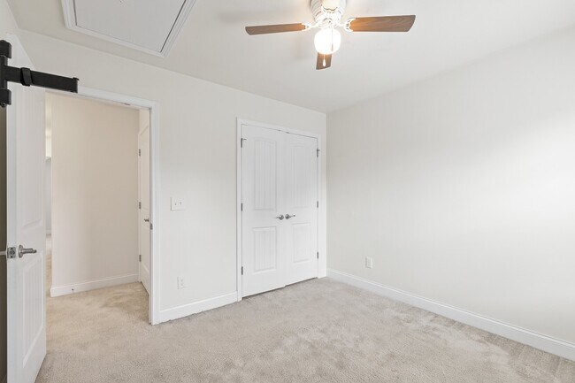 Building Photo - 404 Avery Glenn Way
