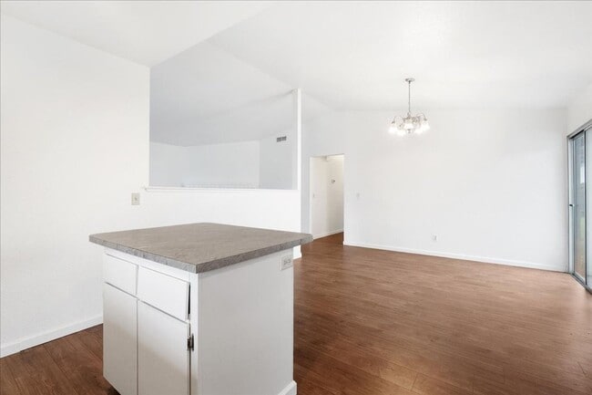 Building Photo - 1025 Marston St