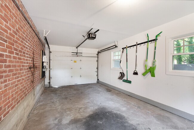 Building Photo - 134 Dyer St