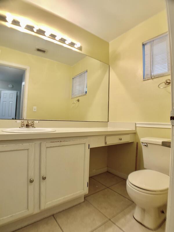 Building Photo - 9530 Darien Ave
