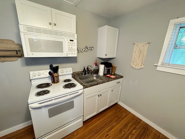 Building Photo - 2015 Beaver Ln