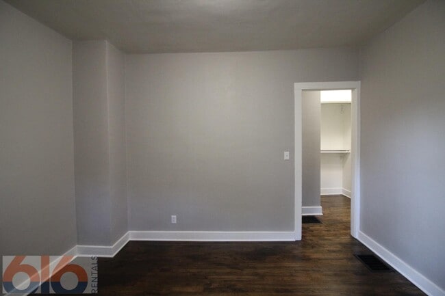 Building Photo - 116 Gold Ave SW