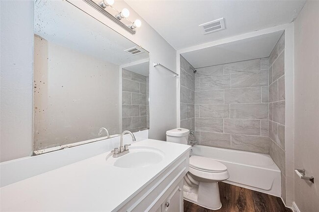 Building Photo - 9003 Chateau Forest Dr