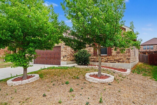 Building Photo - Stylish 3BR + Flex Home with Solar Near Randolph AFB - Realtor Commission: $500