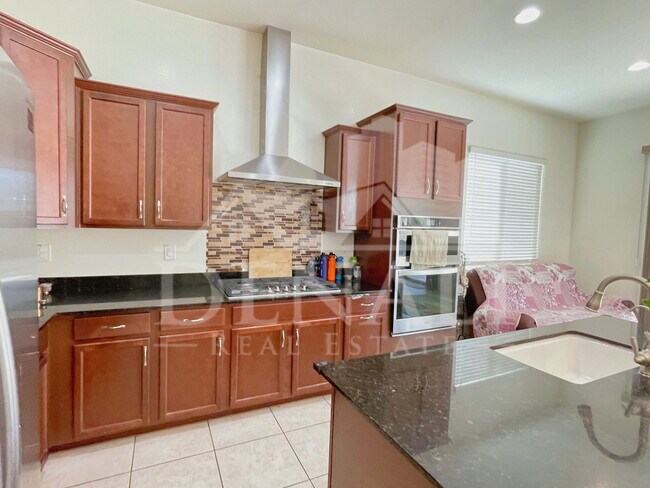 Building Photo - 273 E Lantana Dr