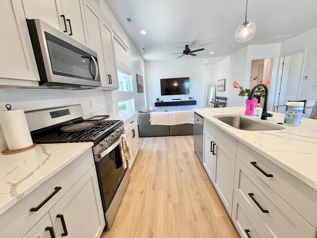Building Photo - 2932 E Snowberry Dr