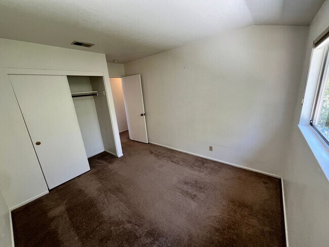 Building Photo - Spacious Home in Wonderful Davis Neighborhood!