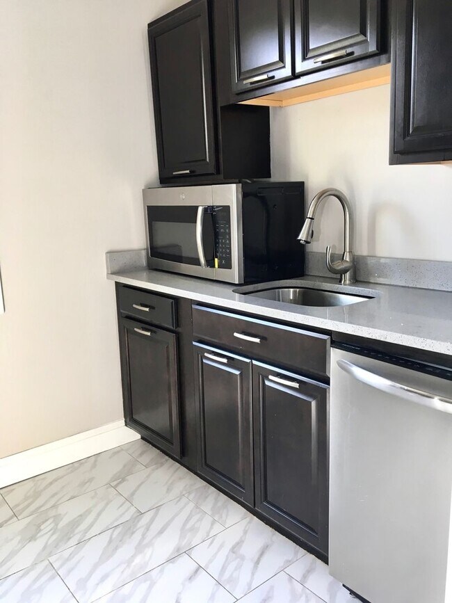 Building Photo - 1111 Gleneagle Rd