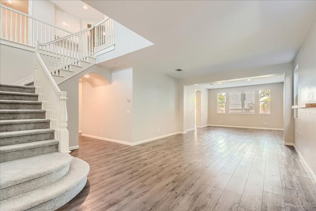 Building Photo - Gorgeous 4 Bd/4.5 Ba + Loft Home in 4S Ranch!!!