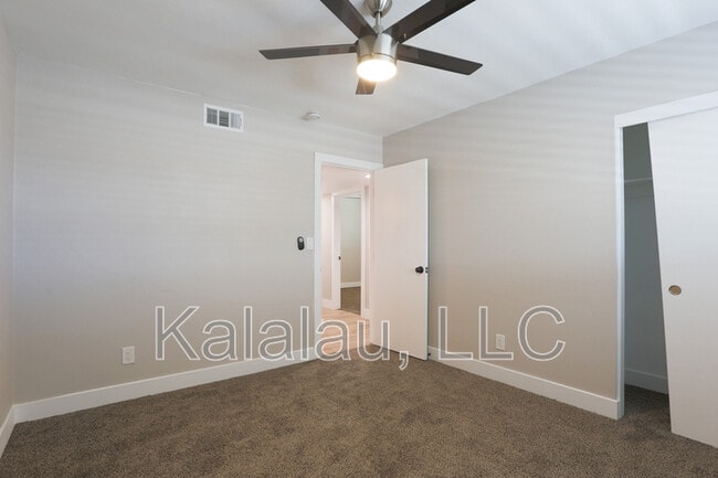 Building Photo - 1817 E Alameda Dr