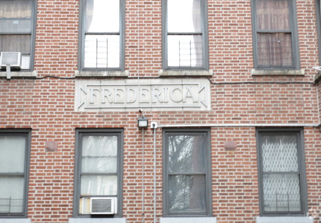 Building Photo - Frederica