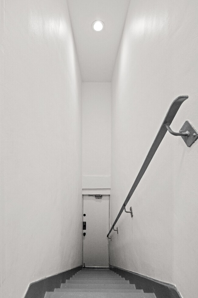 Building Photo - Renovated 3BR 2BA in Prime Beverly Hills | In-Unit W/D + Parking