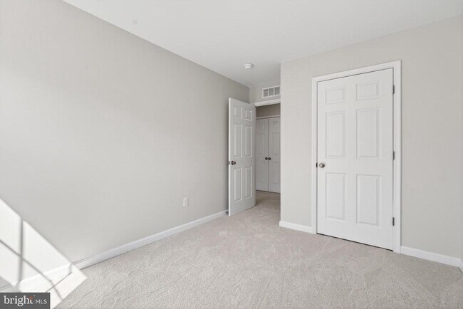 Building Photo - 183 Caterpillar Dr