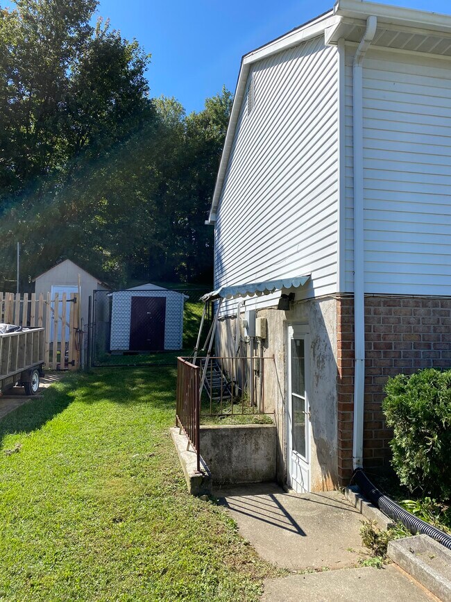 Building Photo - 6621 Greenvale Pkwy