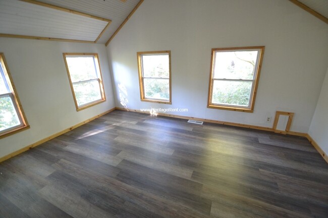 Building Photo - Newly renovated 3 bedroom in West Price Hill