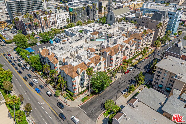 Building Photo - 620 S Gramercy Pl