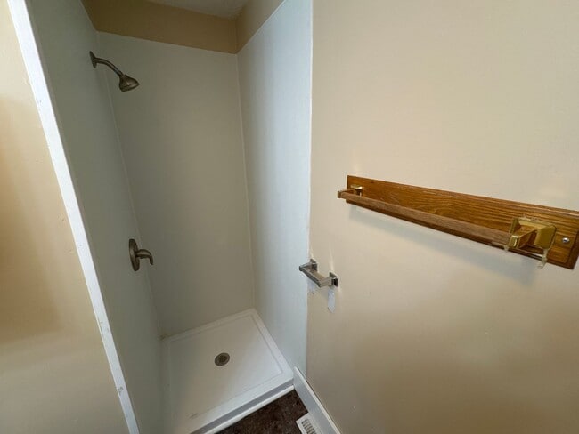 Building Photo - 3 Bedroom 2 Bath in Republic!  $1295