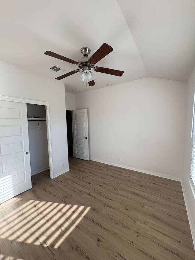 Building Photo - 1620 Bryant Dr