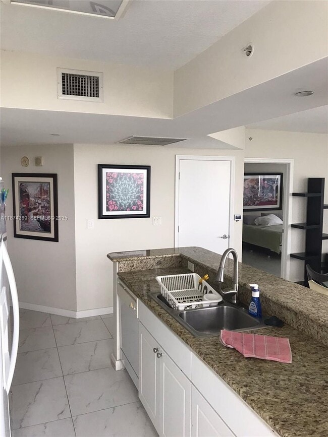 Building Photo - 19501 W Country Club Dr