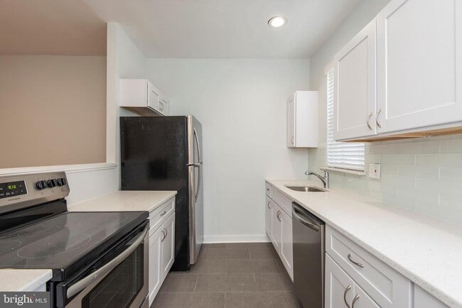 Building Photo - 3936 Delancey St