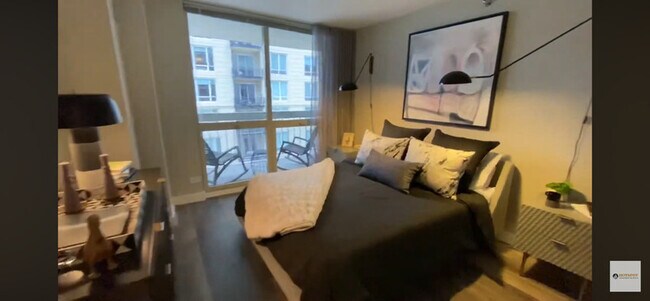 Building Photo - 40 E Delaware Pl