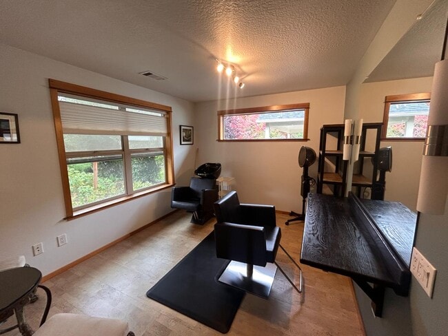 Building Photo - 1033 Crimson Ct