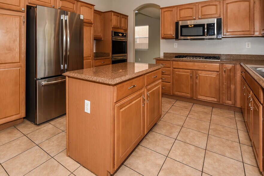 Building Photo - 5781 Magini Ave
