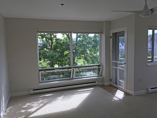 Building Photo - 148 Breakwater Dr