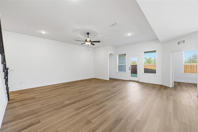 Building Photo - 765 Brozgold Ave