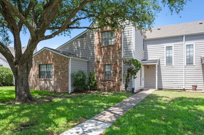 Primary Photo - 2533 Cross Timbers Dr