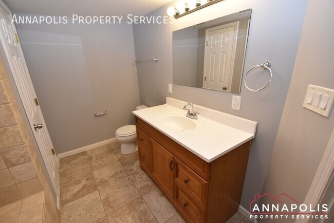 Building Photo - 817 Cedarcroft Dr