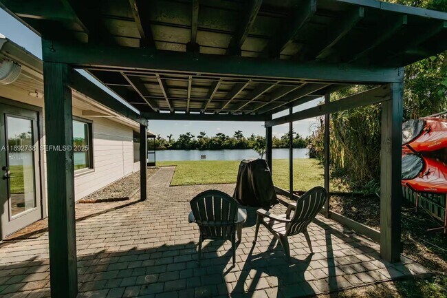 Building Photo - 9675 SW Anchor