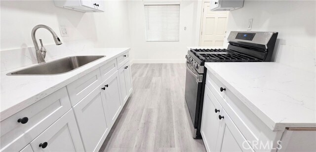 Building Photo - 10527 Western Ave