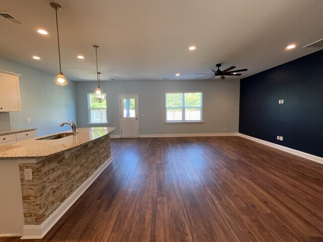 Building Photo - 203 Hayworth Rd