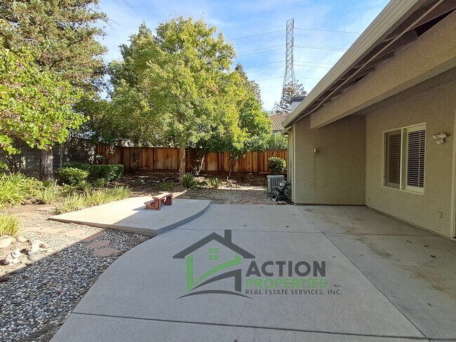 Building Photo - 400 Dumas Ct