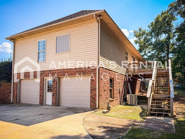 Building Photo - 584 Woodland Ridge Rd