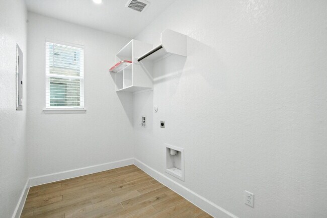 Building Photo - "Charming 3-Bedroom Sanctuary with 2 Full ...