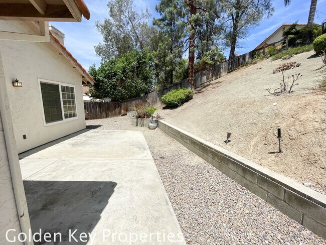 Building Photo - 2BR/2BA Single Level home in Vista Sandalwood Community! 2 Car Garage! Pool! Spa! Tennis/Basketba...