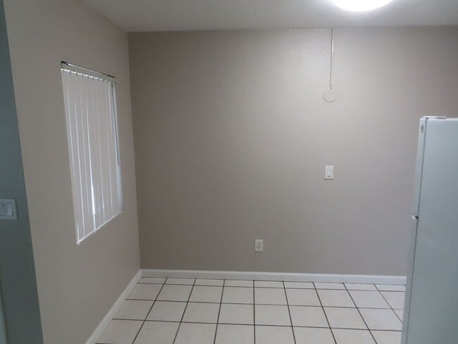 Building Photo - MADERA