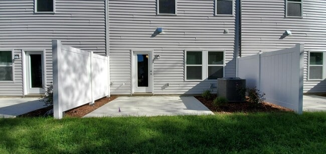 Building Photo - 1541 Olympic Ln