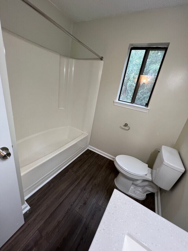 Building Photo - Newly renovated Quadplex with close proximity to Harbison Blvd - 3641 Apt C