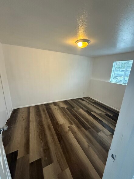 Building Photo - 9022 State Highway 99E