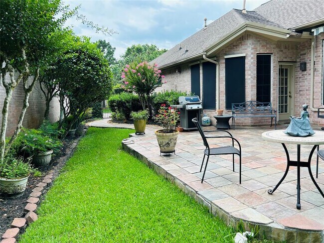 Building Photo - 2814 N Strathford Ln