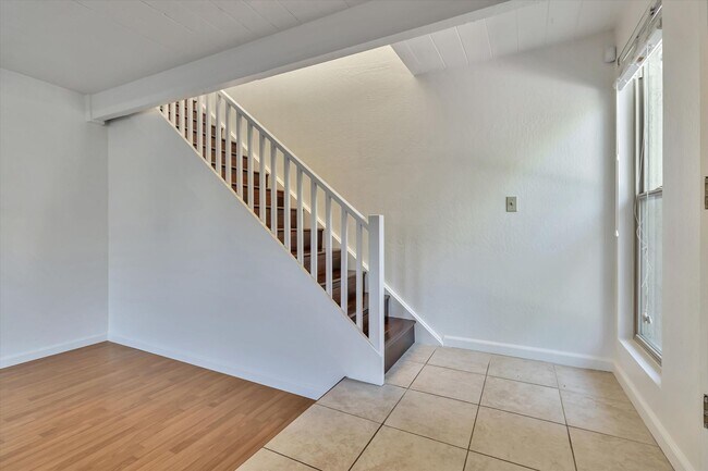 Building Photo - Sunnyvale Gem with Sleek Finishes & Though...