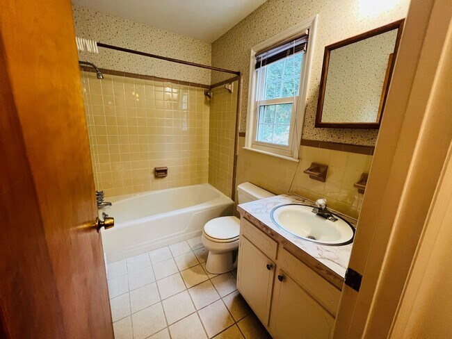 Building Photo - 401 Apperson Dr