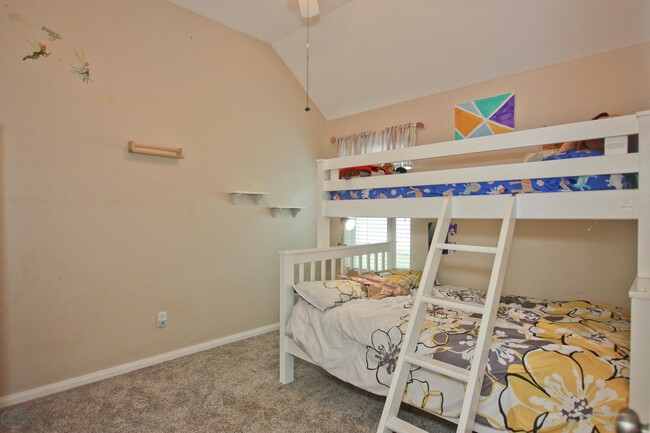 Building Photo - 511 Plantain Ln